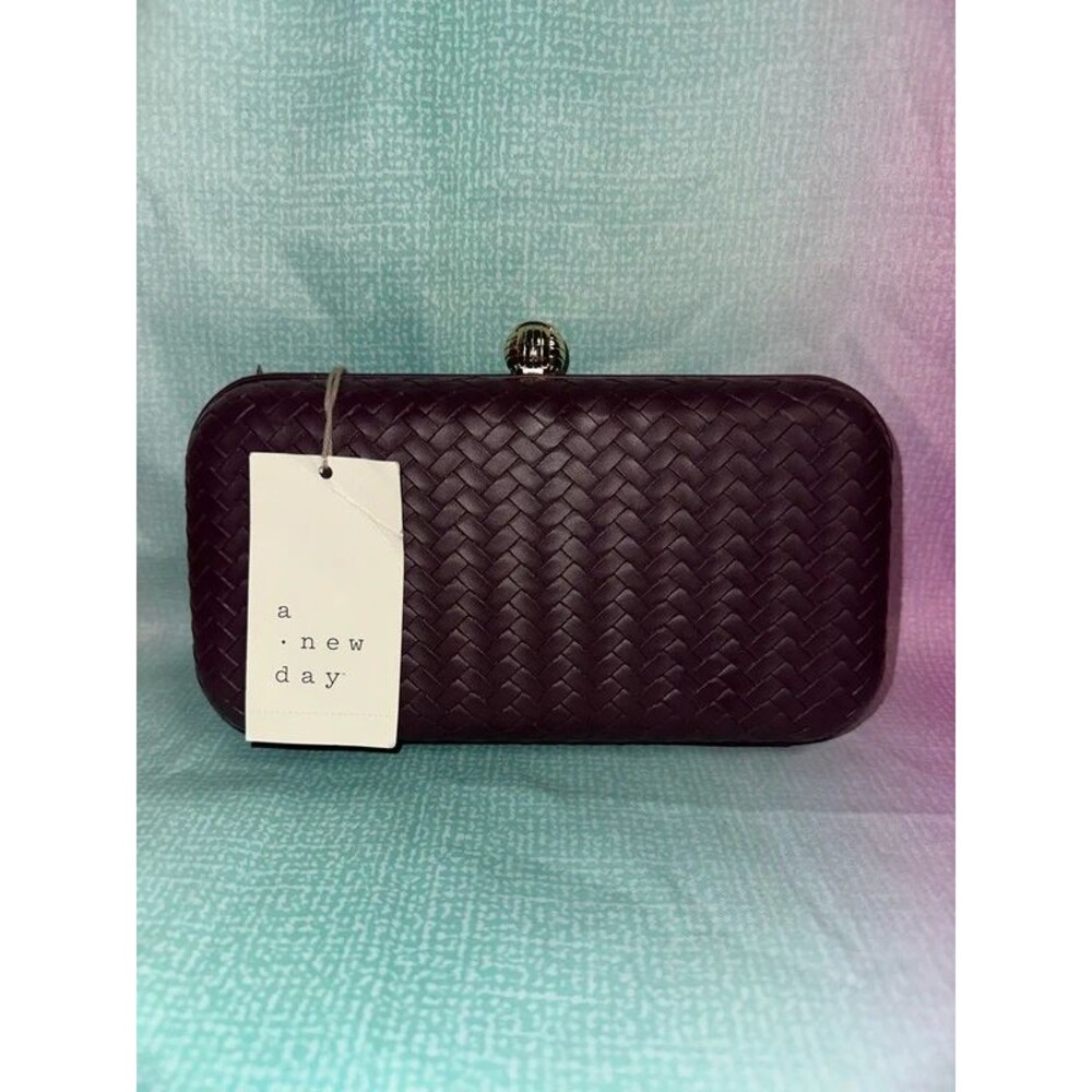 A. New day clutch purse